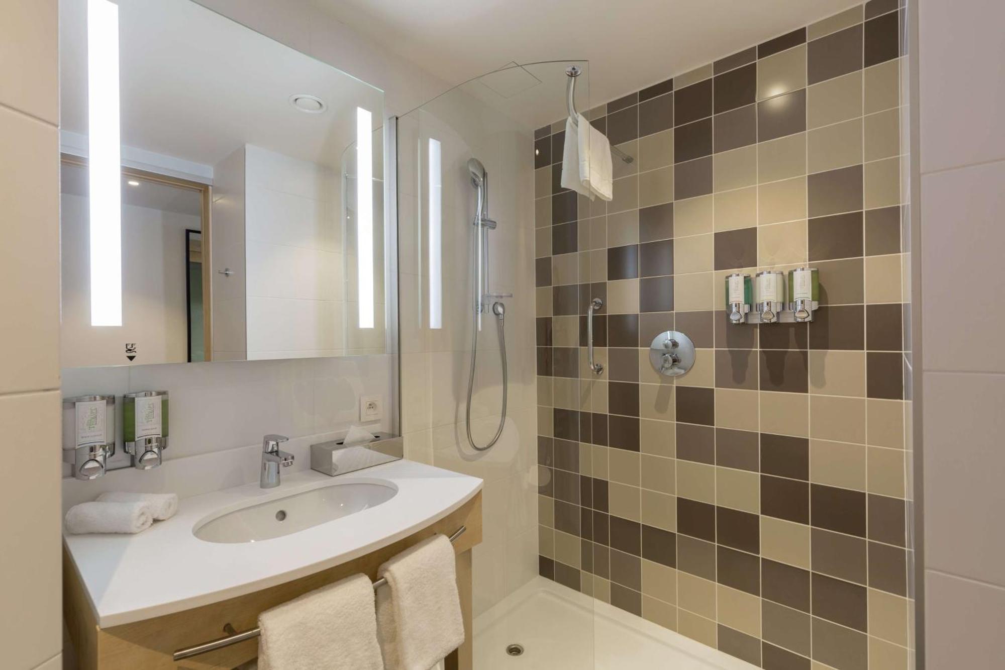 Hampton By Hilton Antwerp Central Station Екстериор снимка