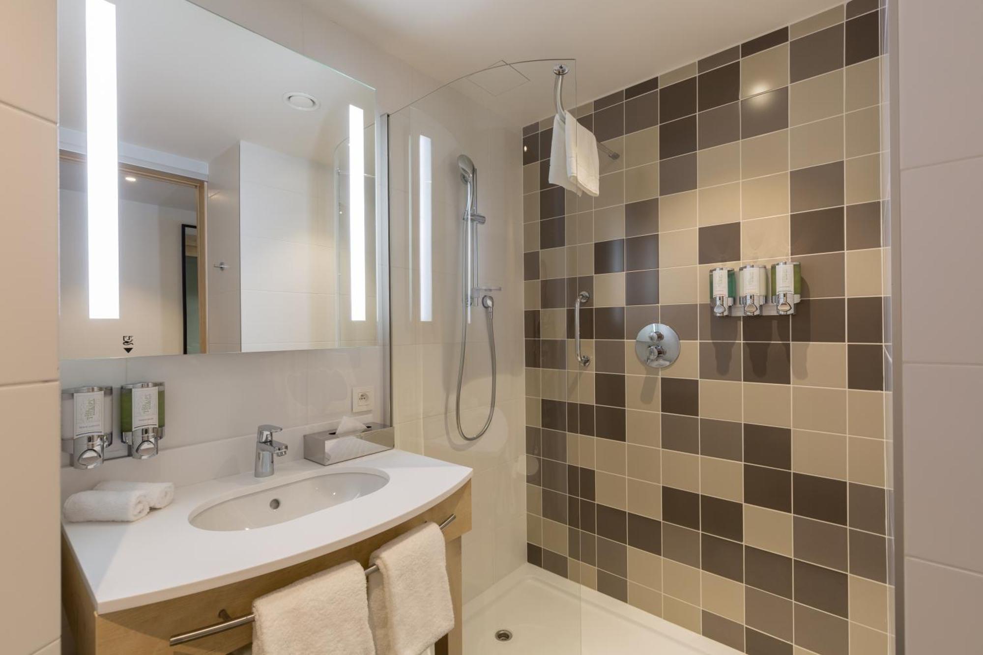 Hampton By Hilton Antwerp Central Station Екстериор снимка